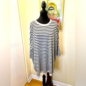 H&M grey/black stripe dolman knit top  w/round collar, contrast 3/4 sleeves 🖤🩶